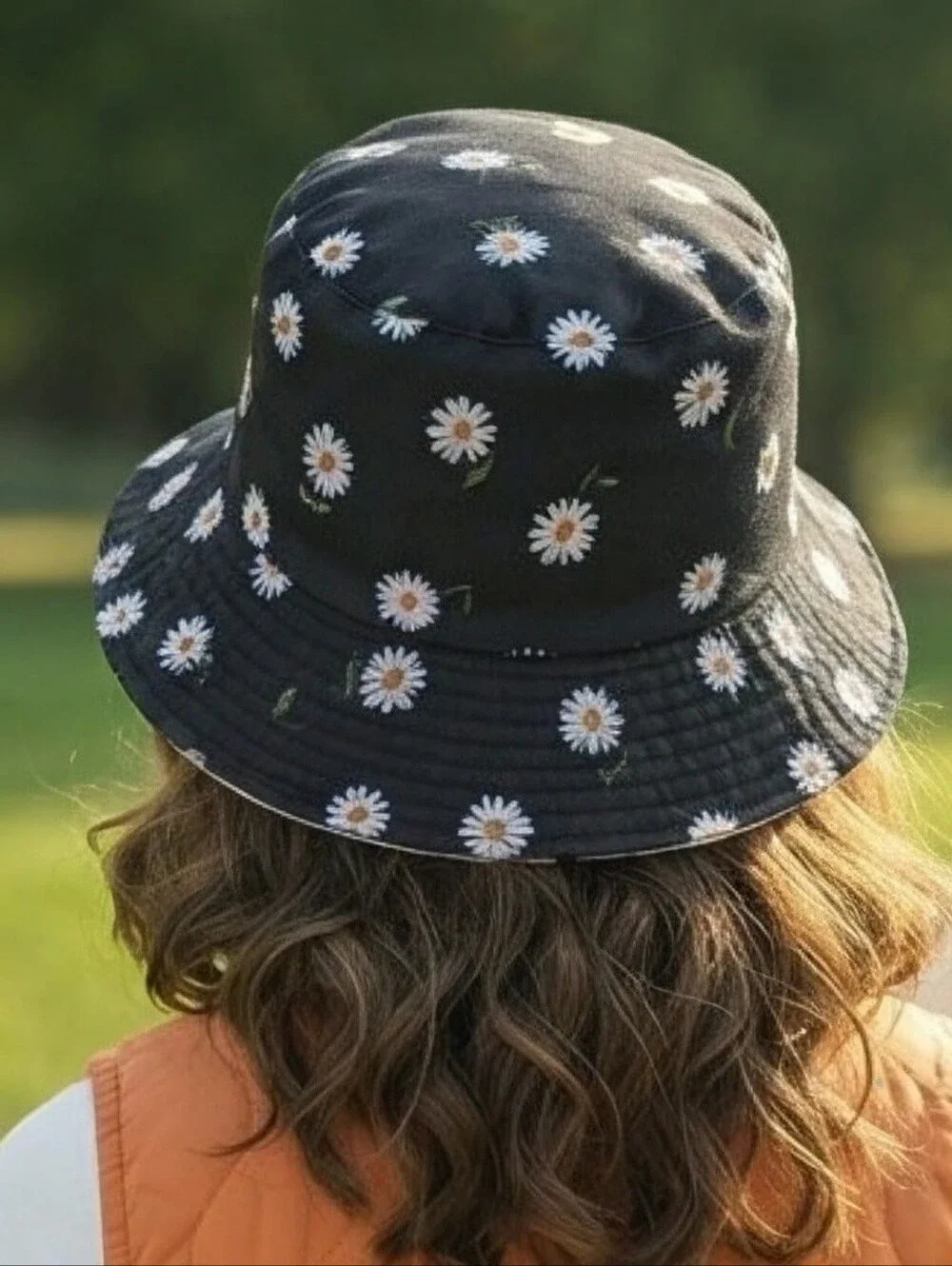 Alice+Olivia Reversible Daisy Floral White & Black Bucket Hat Kids/Pre-Teen
